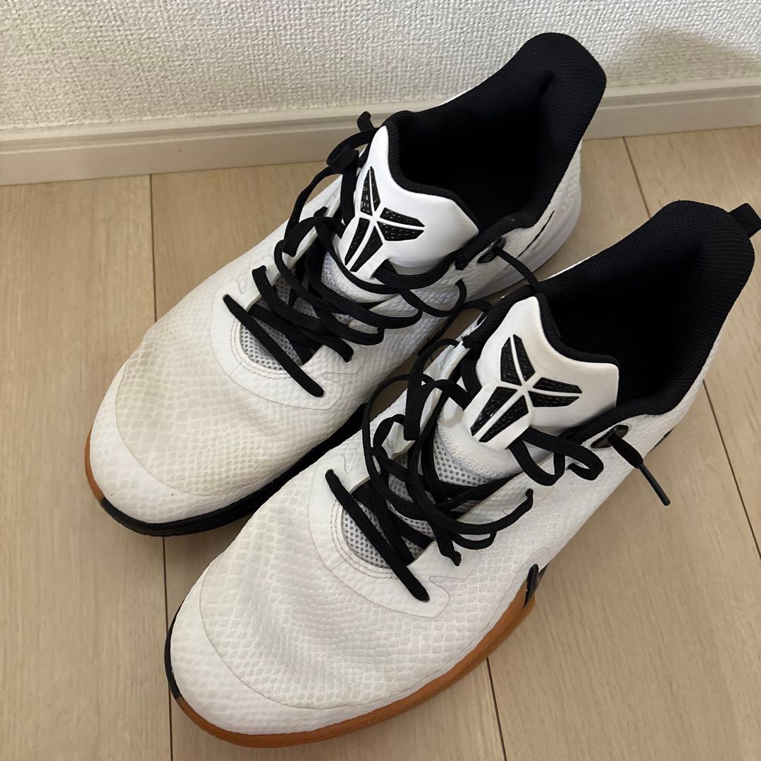 NIKE コービーマンバフォーカス バスケットボールシューズ ホワイト/ブラック