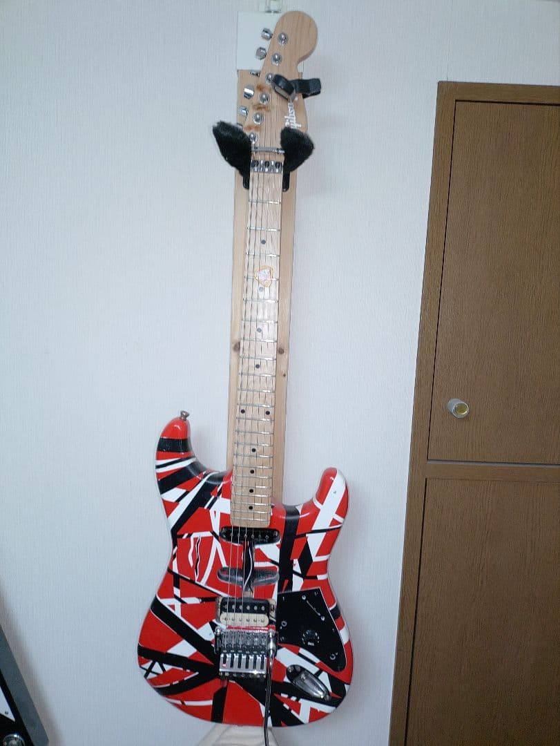 エレキギター 自作フランケン赤黒ストライプデザイン