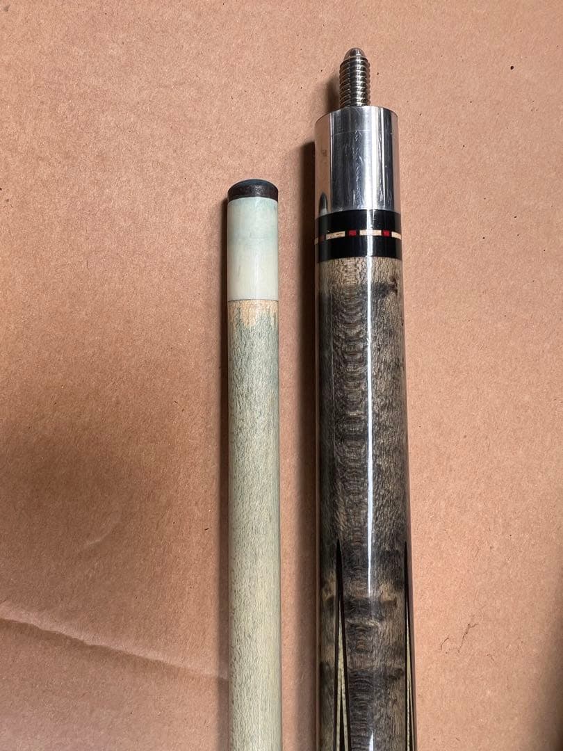 アダ-チ ビリヤードキュー ケース付き2本セット。