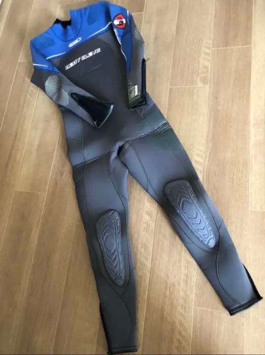 新品未使用　ウェットスーツ