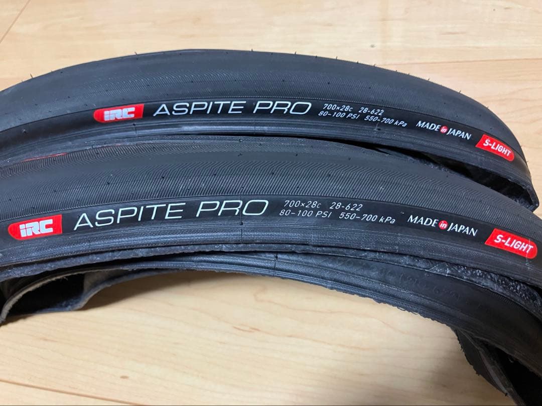 IRC ASPITE PRO s-light 700x28C 2本セット