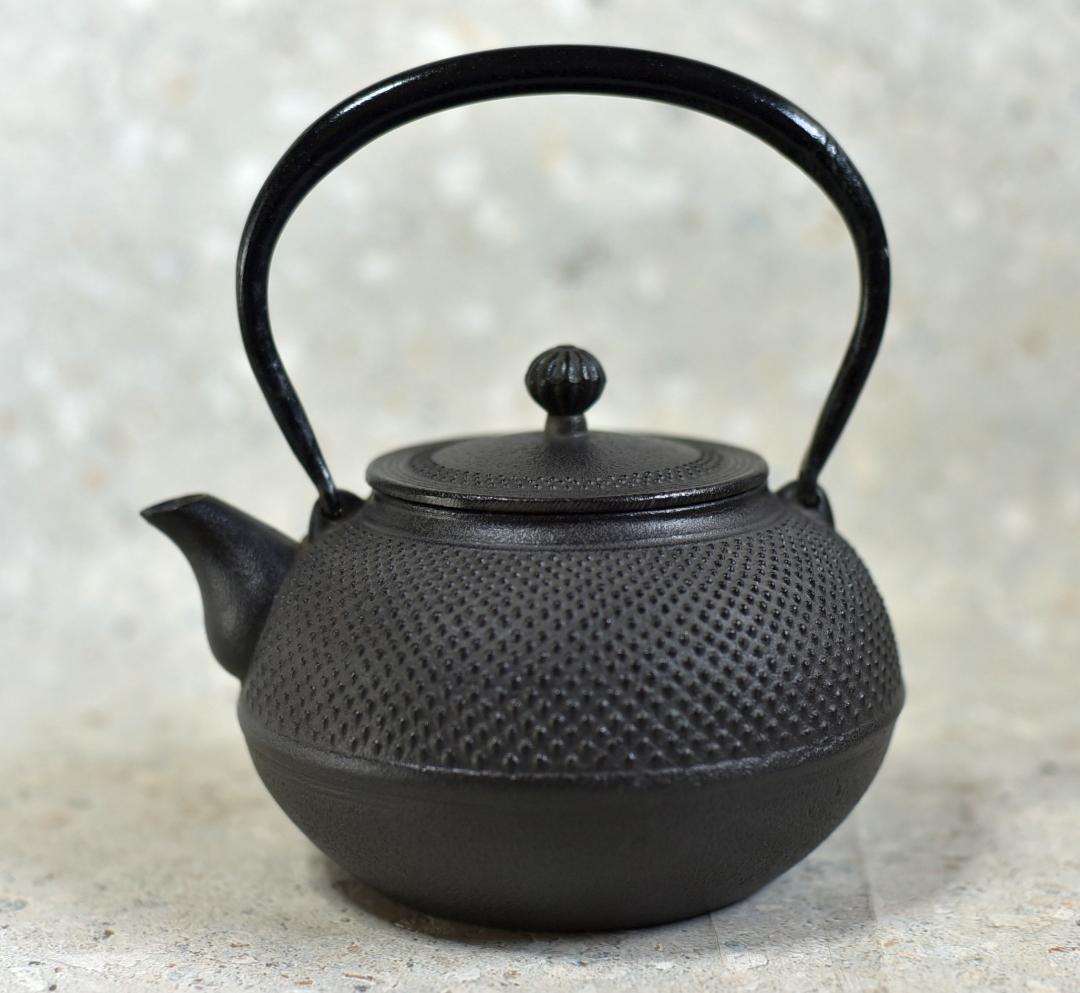 値下げ、南部鉄瓶丸アラレ池永造【極上品】元箱入り　囲炉裏/お茶道具　台所用品