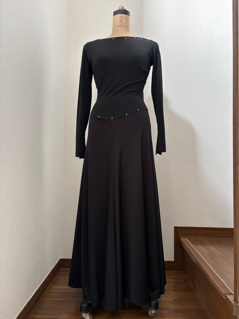 社交ダンス　黒ドレス レースバック