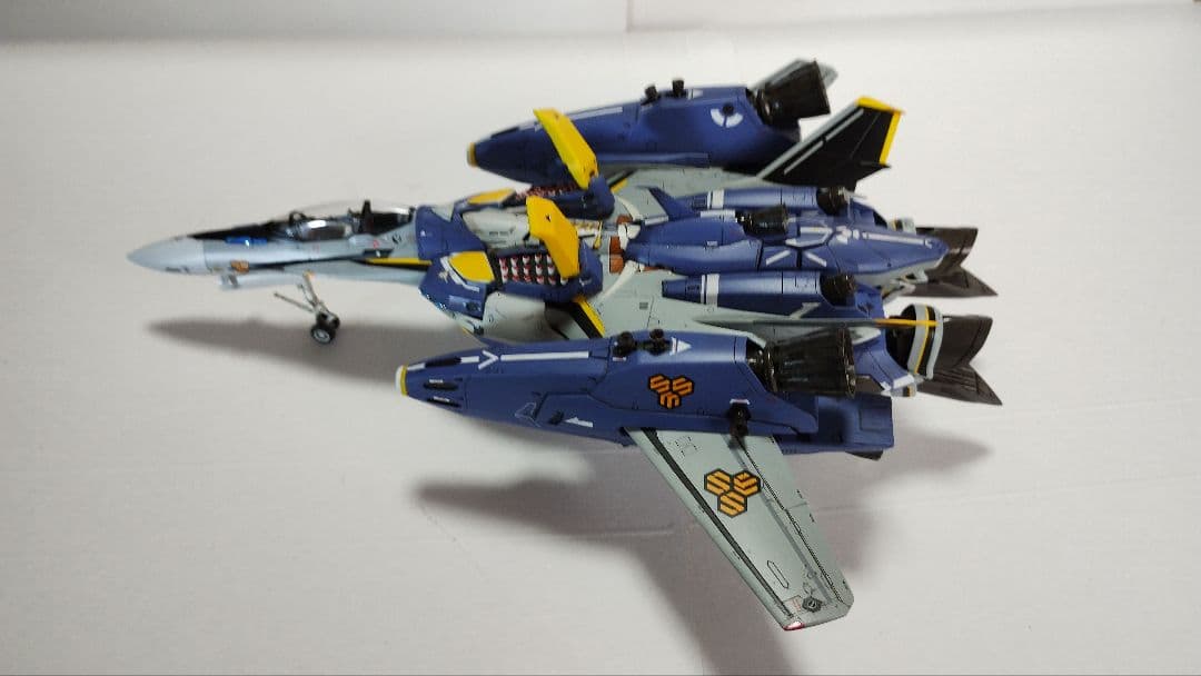 プラモデル完成機　1/72　VF-25F/S　SUPER MESSIAH