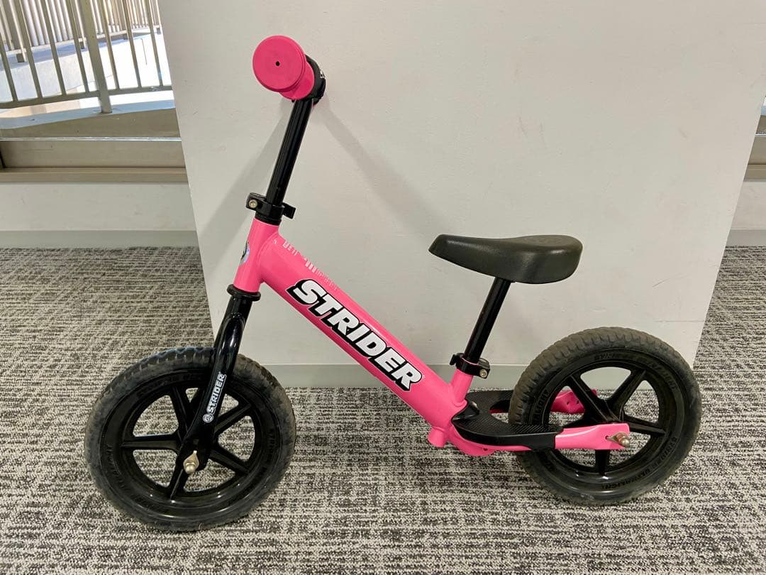 【美品】ストライダー 12インチ スポーツ ピンク〈ピンクグリップ〉