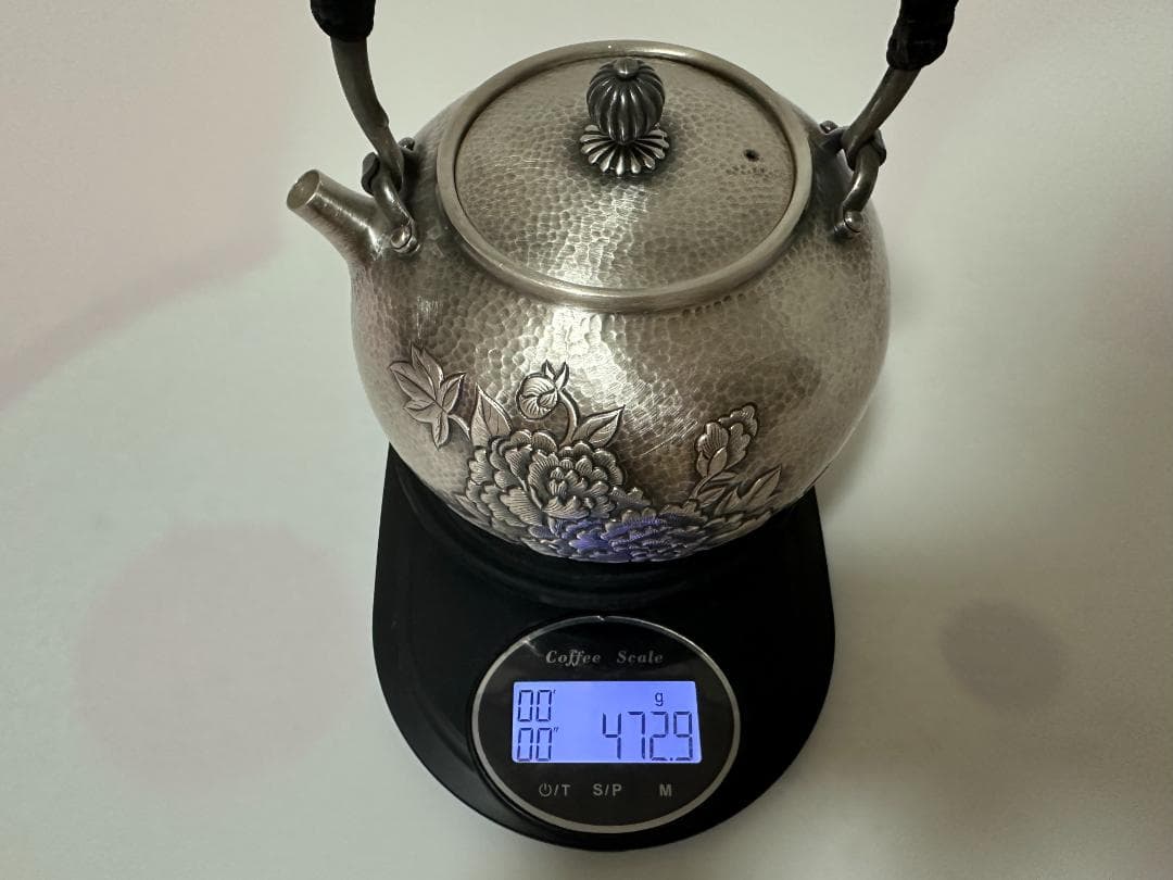 純銀製 牡丹彫り 槌目 菊摘 湯沸 銀瓶 煎茶道具