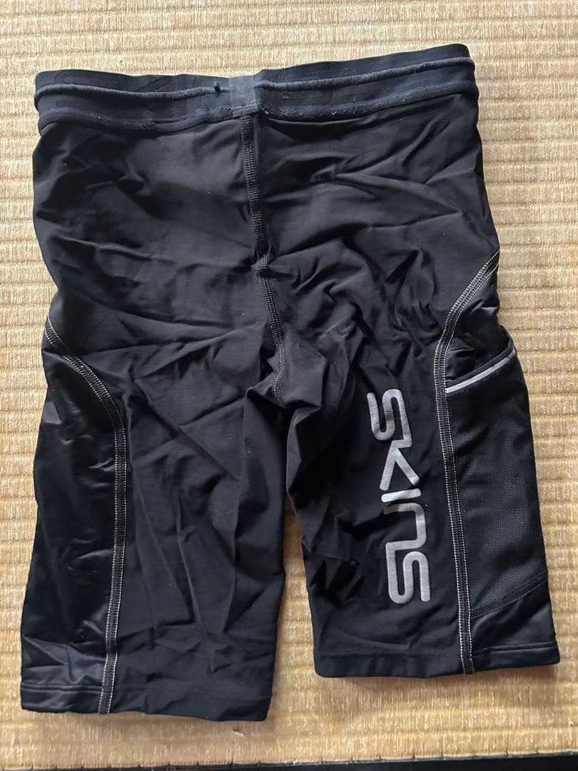 SKINS コンプレッションハーフタイツ Sサイズ ブラック