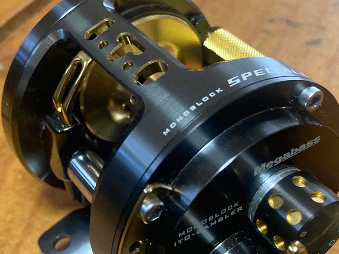 リール MEGABASS MONOBLOCK ITO GAMBLER L