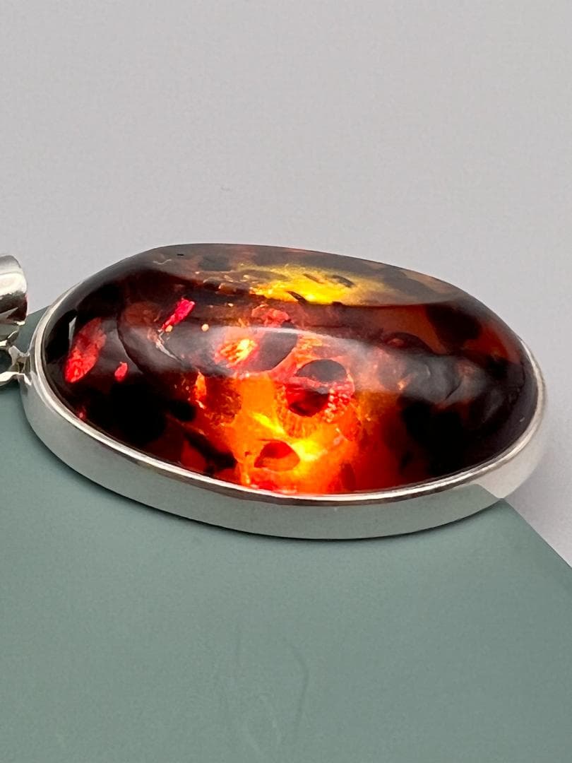 【海】大粒琥珀ペンダント　アンバー　銀製枠　９２５刻印