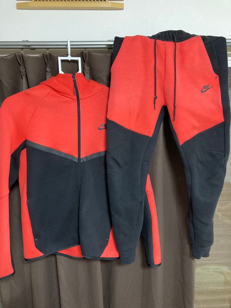 NIKE ナイキテックフリース　赤黒 上下セット　Mサイズ