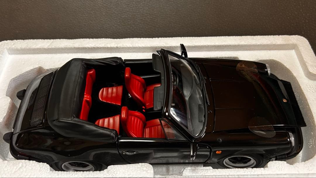 ミニチャンプスポルシェ 911 カレラ3.2 カブリオレブラック1/18