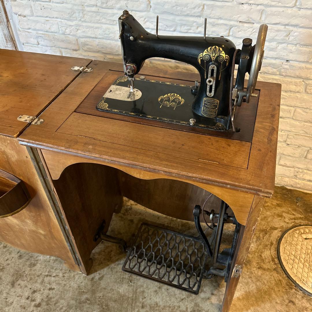クラシック足踏みミシン 木製収納付き　折りたたみ式