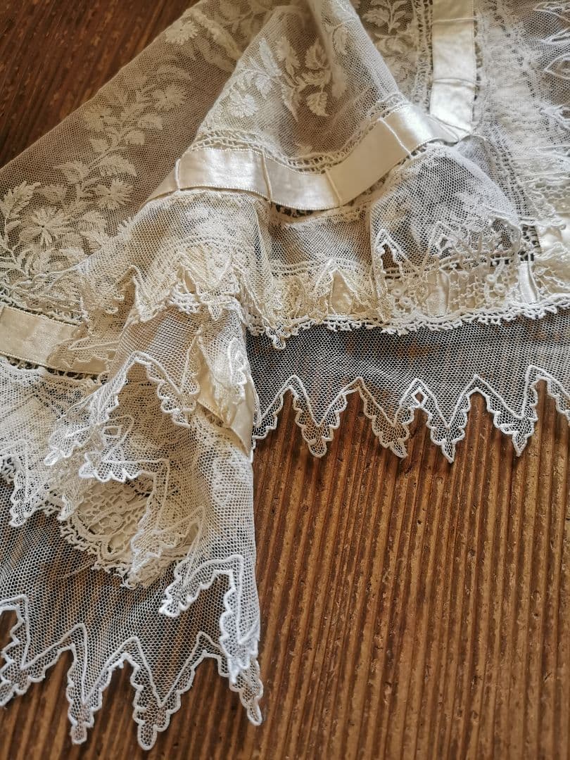 追加画像✵アンティークフランス シルクリボン＆スカラップレース 花刺繍ドイリー