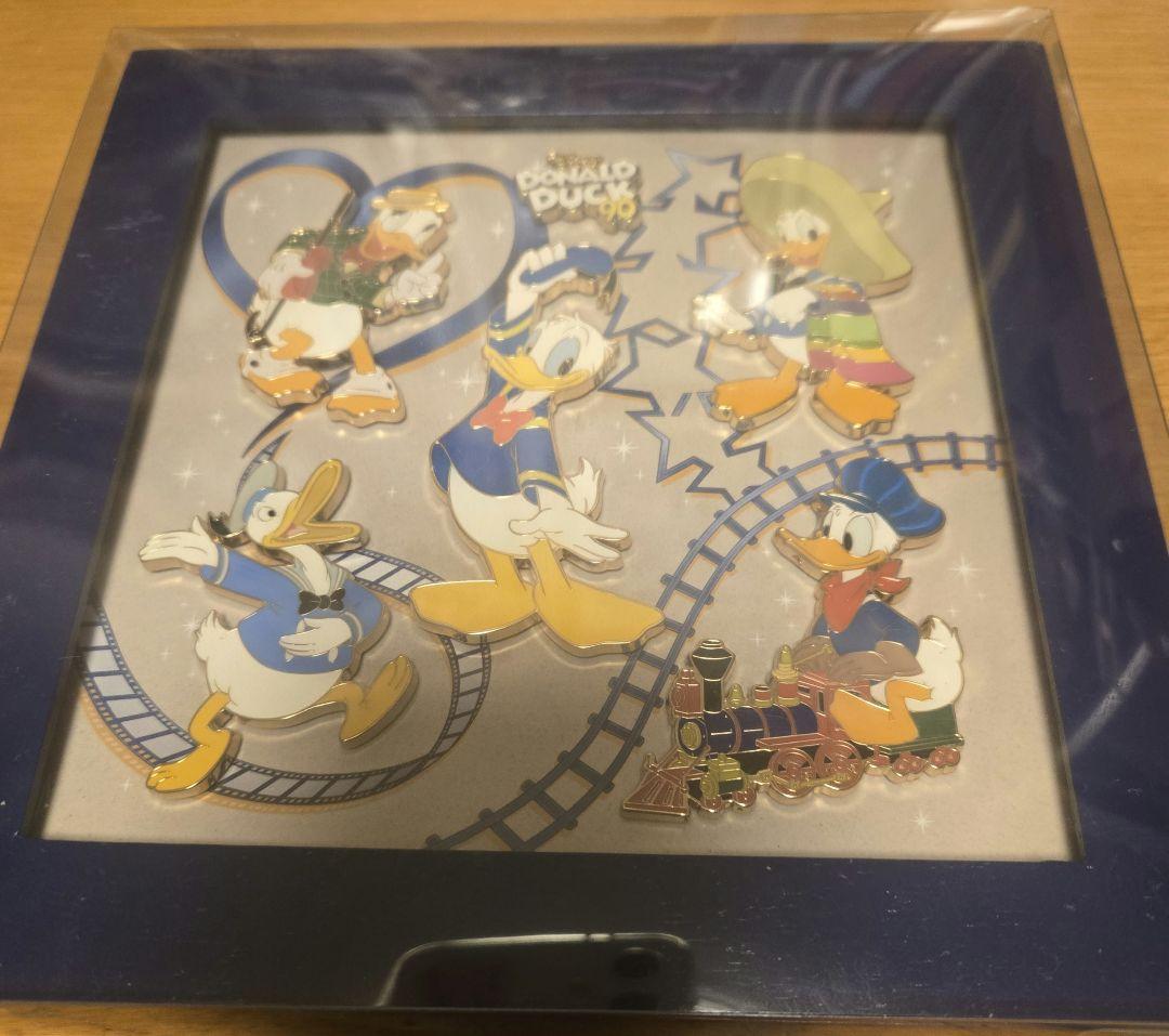 ドナルドダック ピンバッジセット 90周年　ディズニーストア