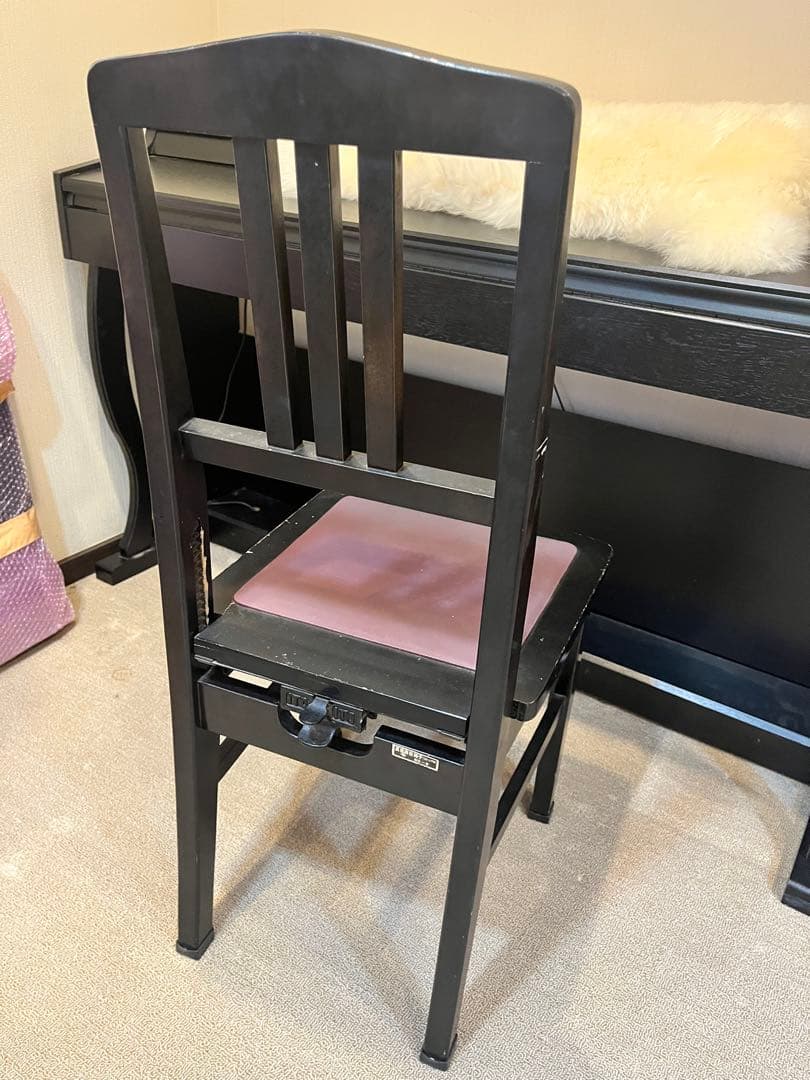 ピアノ椅子　黒い木製椅子 引き出し付き 紫座面