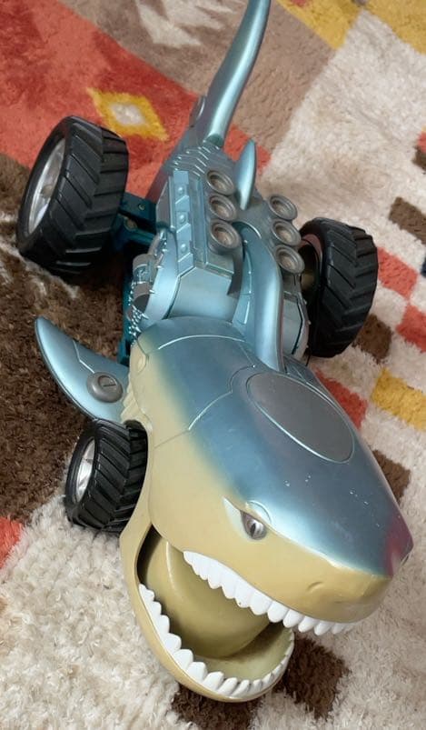 ジョーズのラジコンです