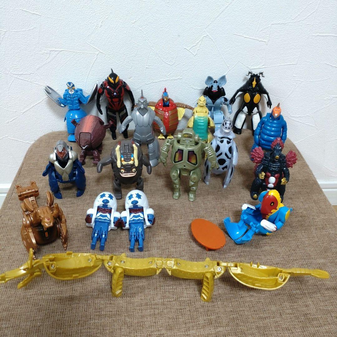 ウルトラエッグ24体&バトルアタッシュケース青、ジャンク1体おまけつき