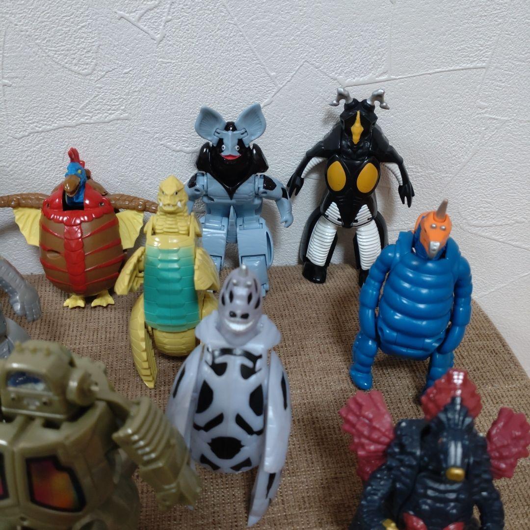 ウルトラエッグ24体&バトルアタッシュケース青、ジャンク1体おまけつき