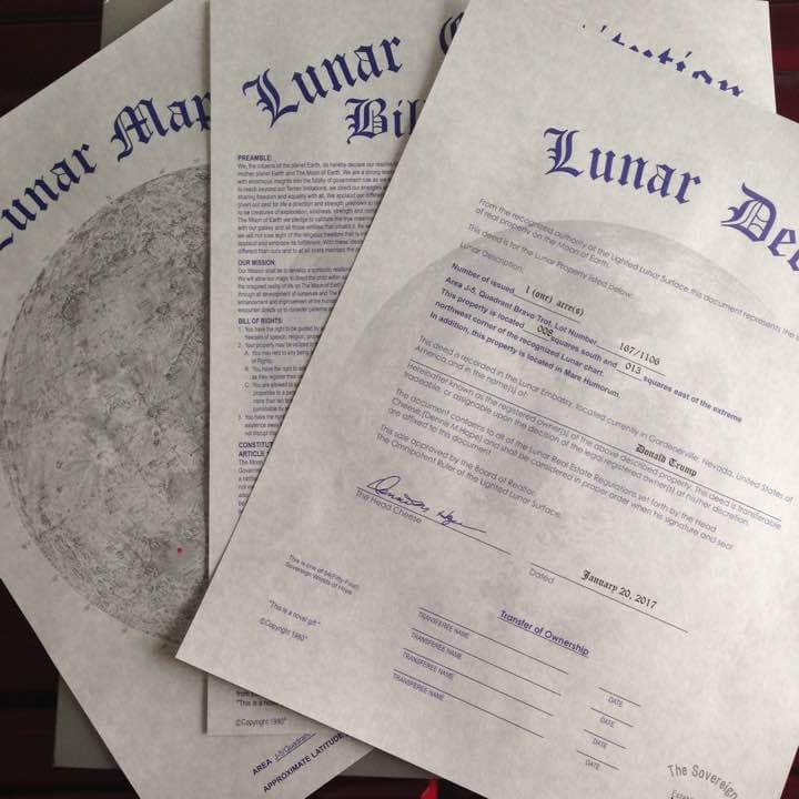 ドナルド・トランプ名義の月の土地権利書