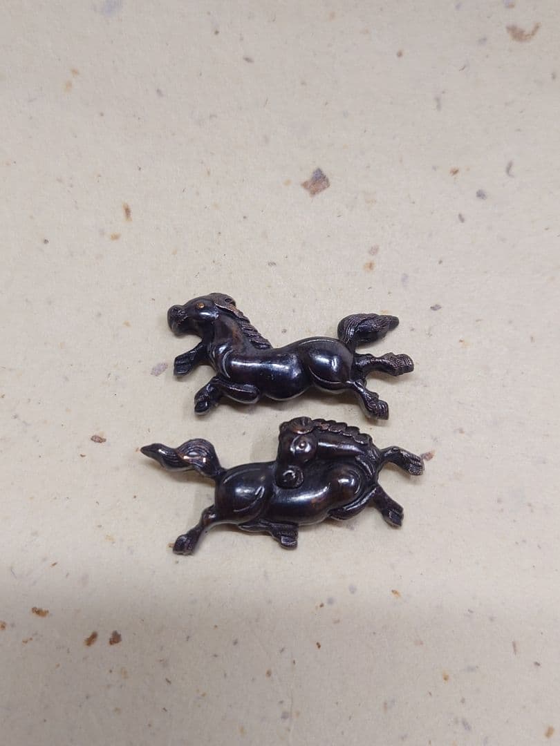 目貫、赤銅地、馬図