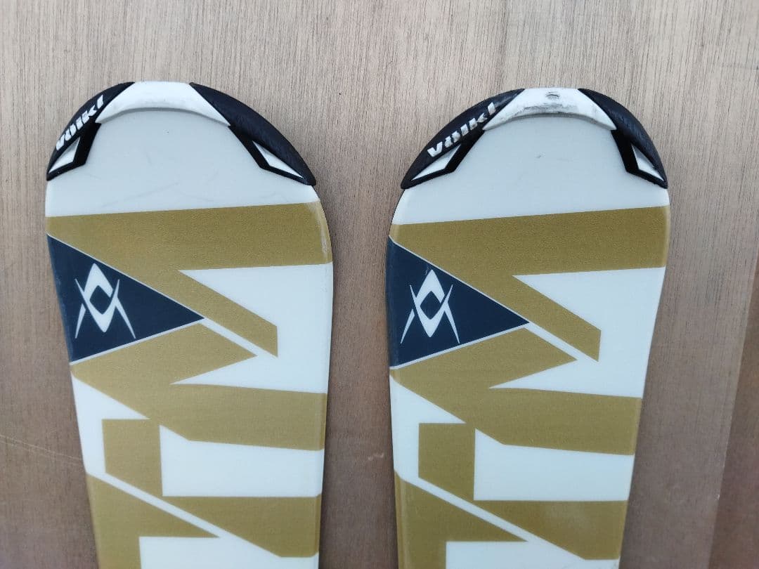 れおぱぱ　VOLKL TIP ROCKER ゴールド/黒155 スキー 板