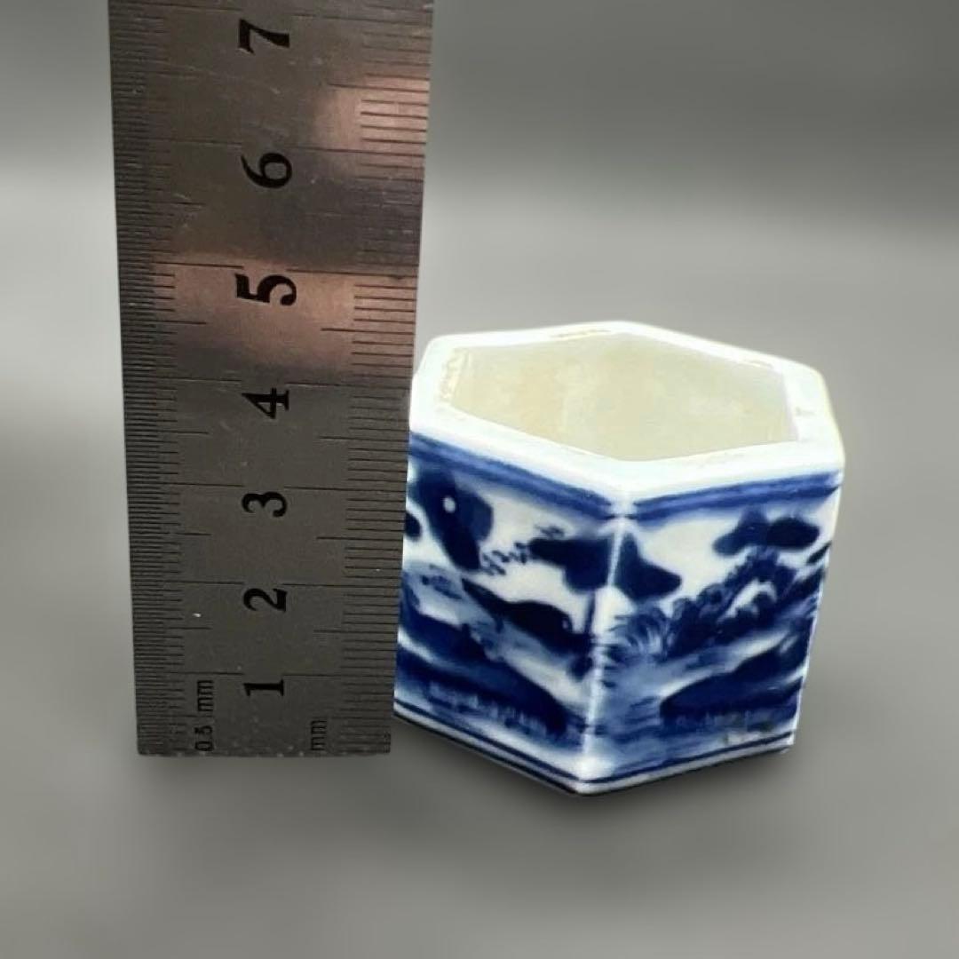 六角山水染付水滴　春雅堂製　文房具　時代品