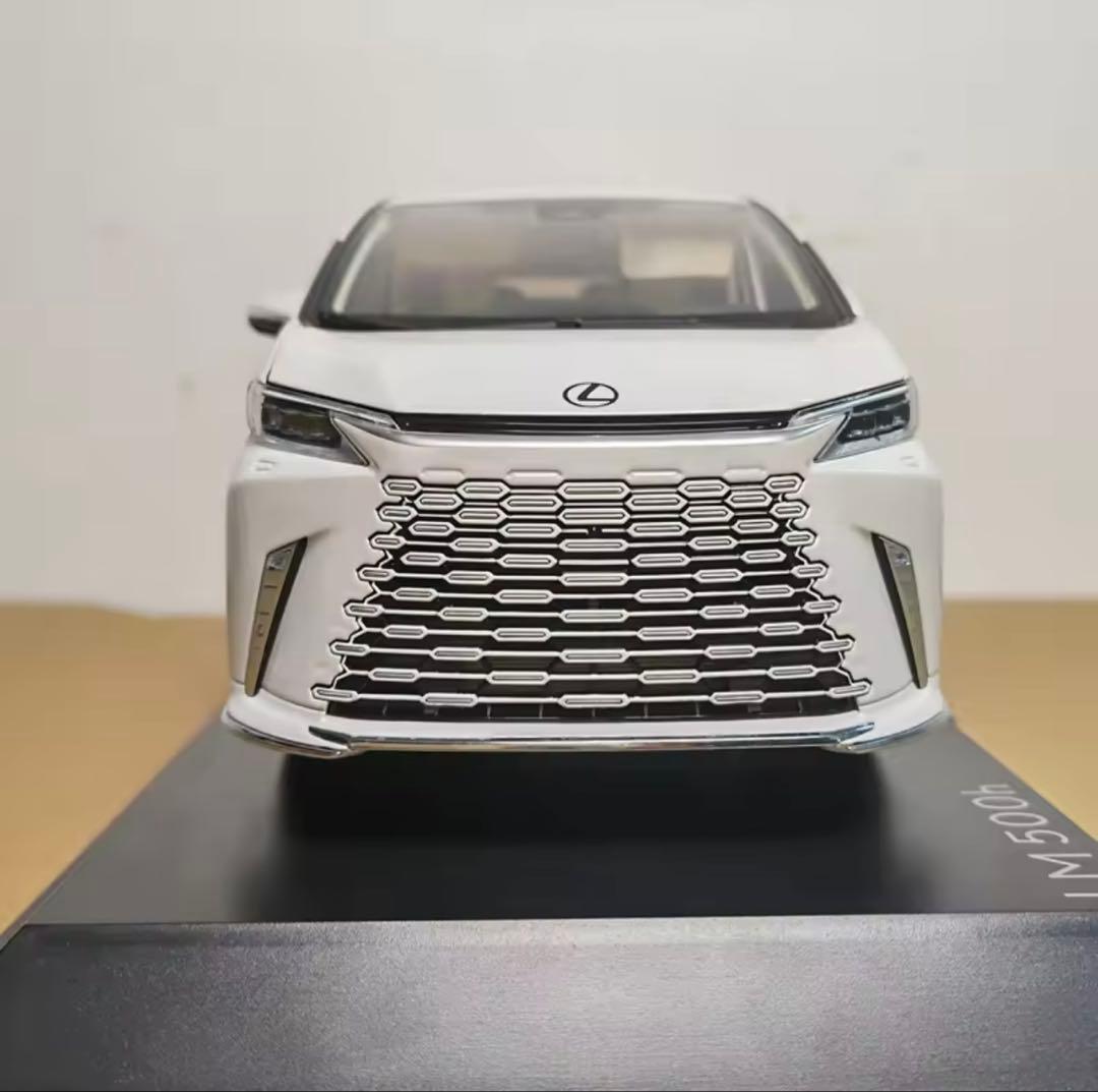 Lexus LM500h ホワイト 1/18スケールモデルミニカー