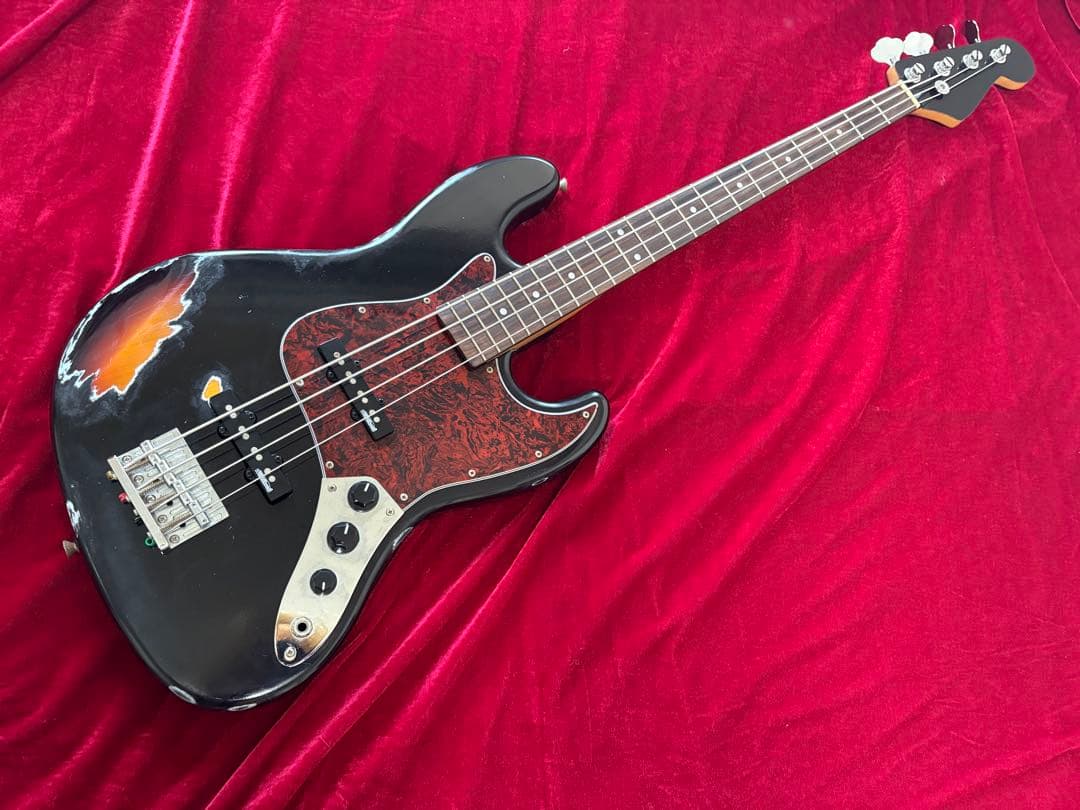 ジャズベース　マルチレイヤーカラー　ラッカーフィニッシュ