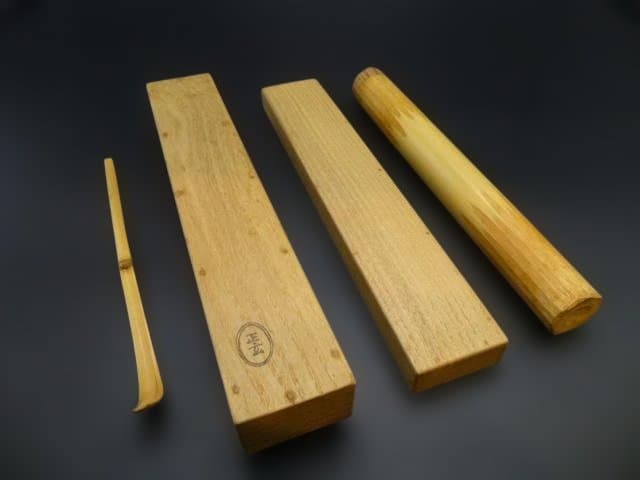 裏千家十五代　鵬雲斎　自作茶杓／銘「枝桜」／共箱・共筒／黒田正玄削り