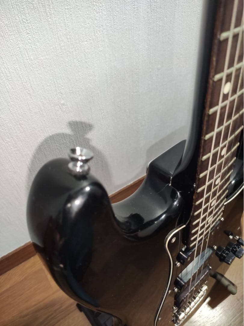 フェルナンデス　ブラックエレキギター ストラトキャスタータイプ