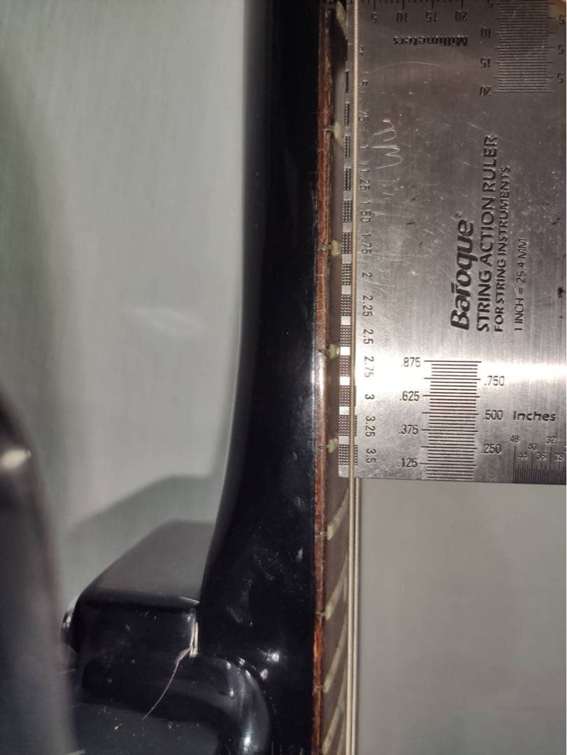 フェルナンデス　ブラックエレキギター ストラトキャスタータイプ