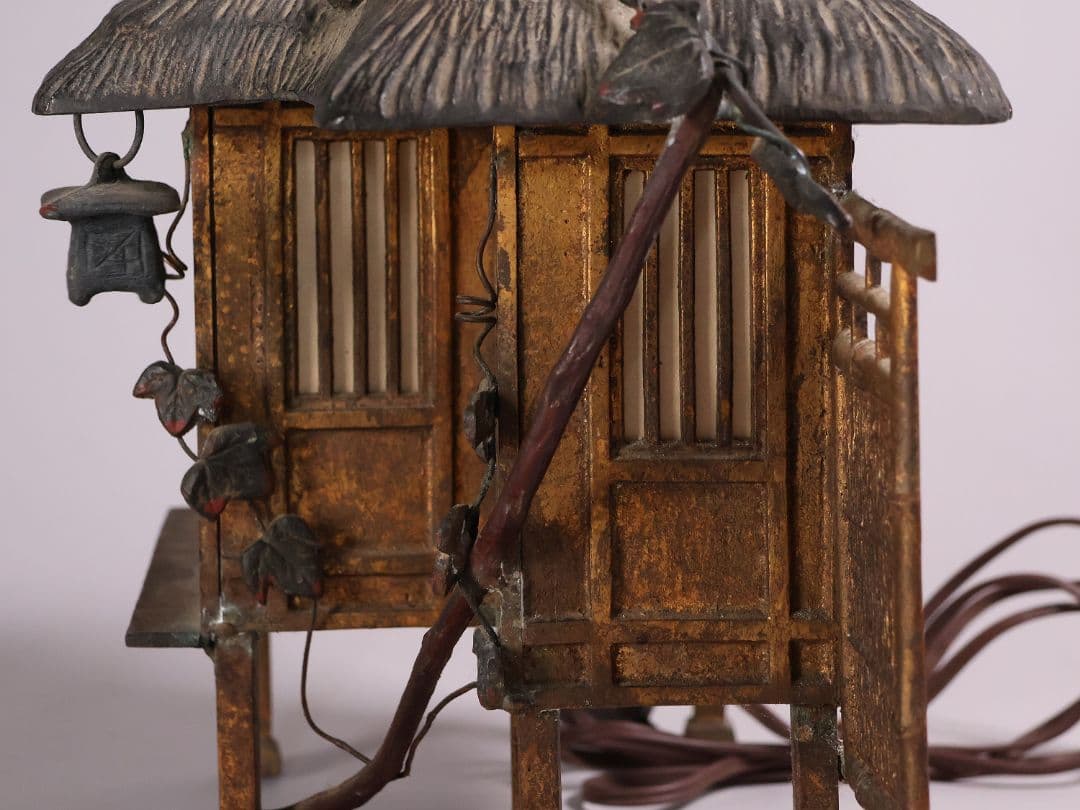 金工 銅製 葛屋灯篭 茅葺屋根 置灯籠 日本家屋 置物 ランプ【MA614】