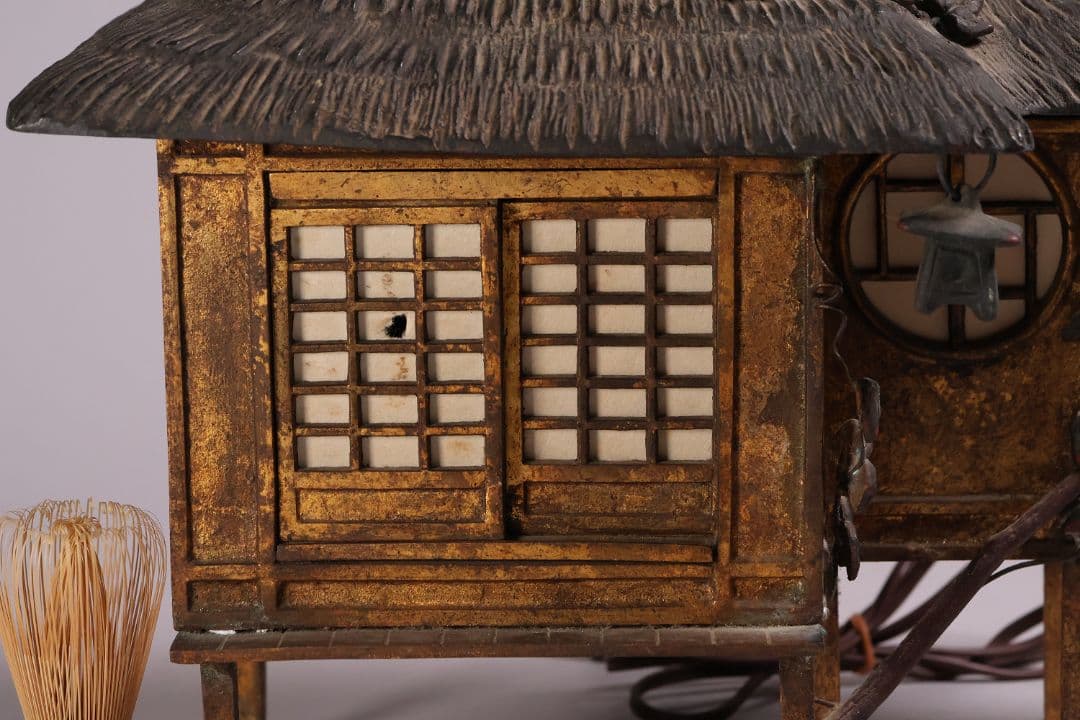 金工 銅製 葛屋灯篭 茅葺屋根 置灯籠 日本家屋 置物 ランプ【MA614】