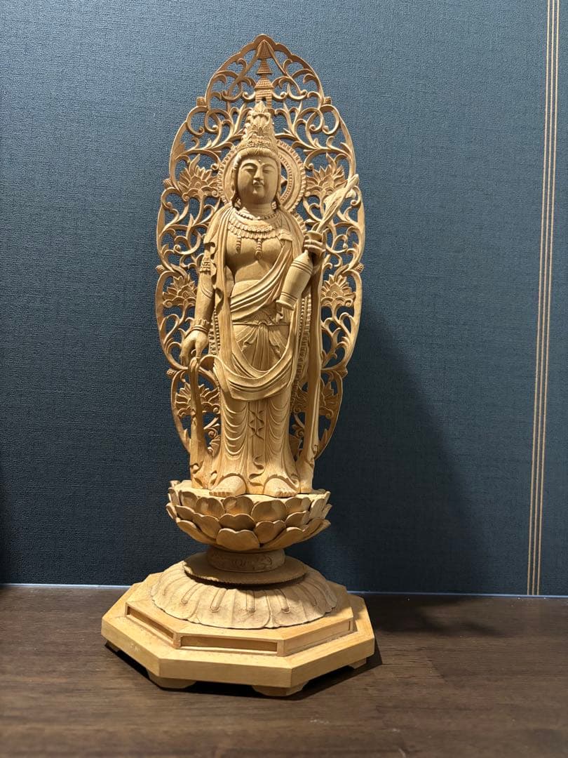 聖観音菩薩像　仏像　柘植