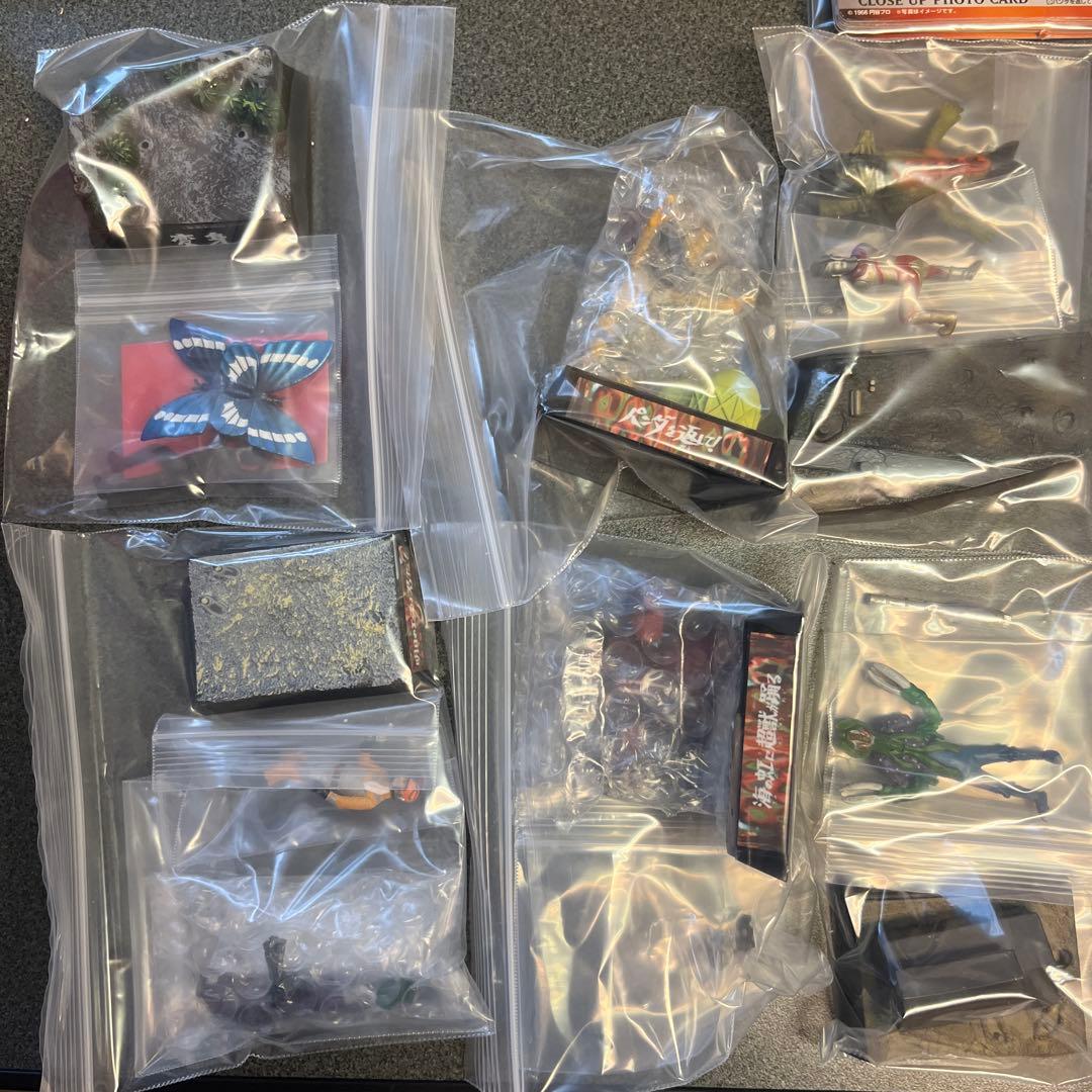 白*兎様 ウルトラ超獣名鑑完ノーマル10種プラスシークレット1種有りチェクリスト