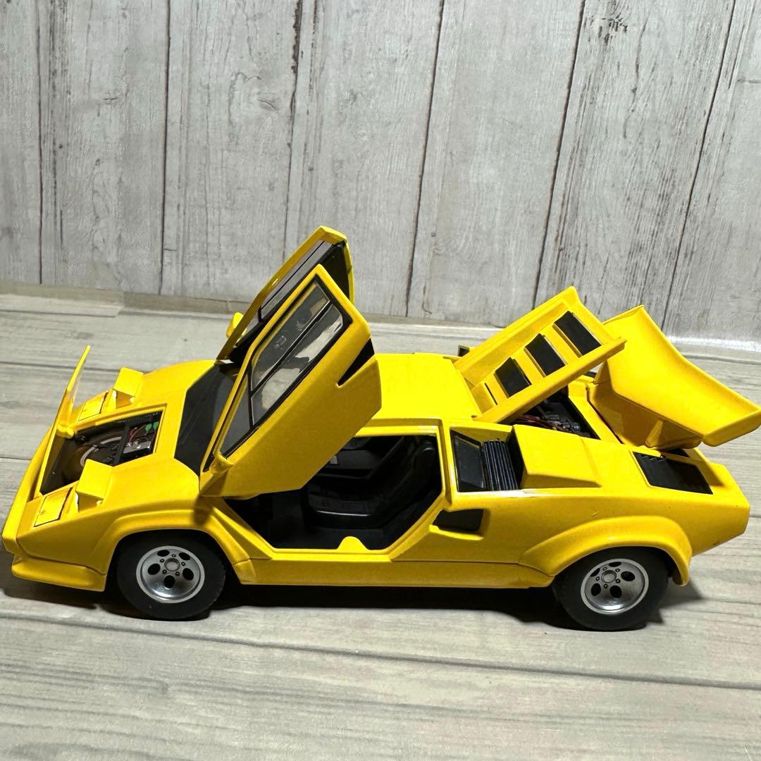 ランボルギーニ カウンタック 1/24 合金ミニカー　ブラック　黄色　二台セット