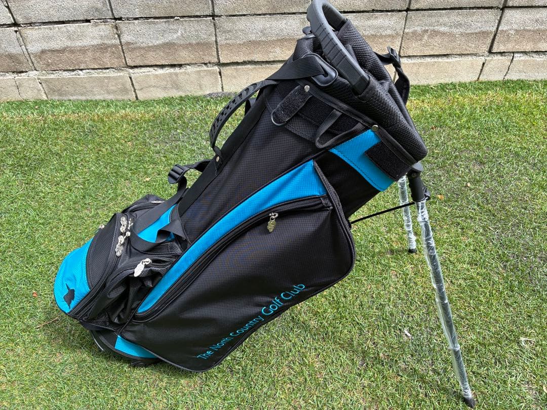 スタンドゴルフバッグ ブラックとターコイズ