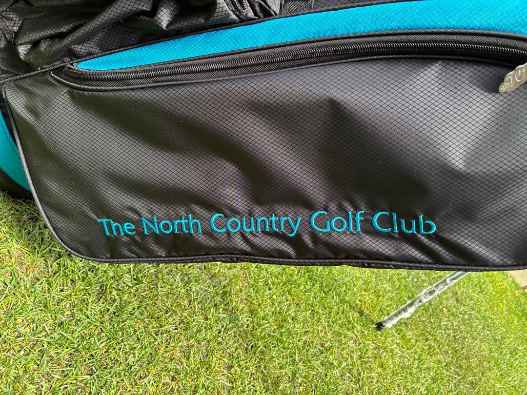 スタンドゴルフバッグ ブラックとターコイズ