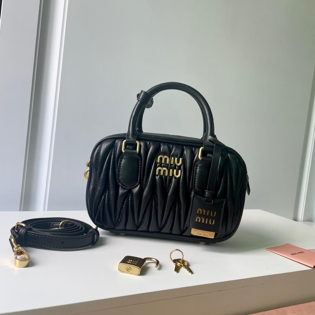 極美品✨MIU MIU　ハンドバッグ　ブラック　レザーキルティング