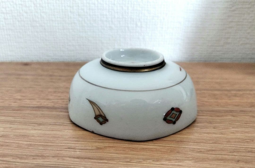 お値下げしました、九谷　六角人物・桐文　盃