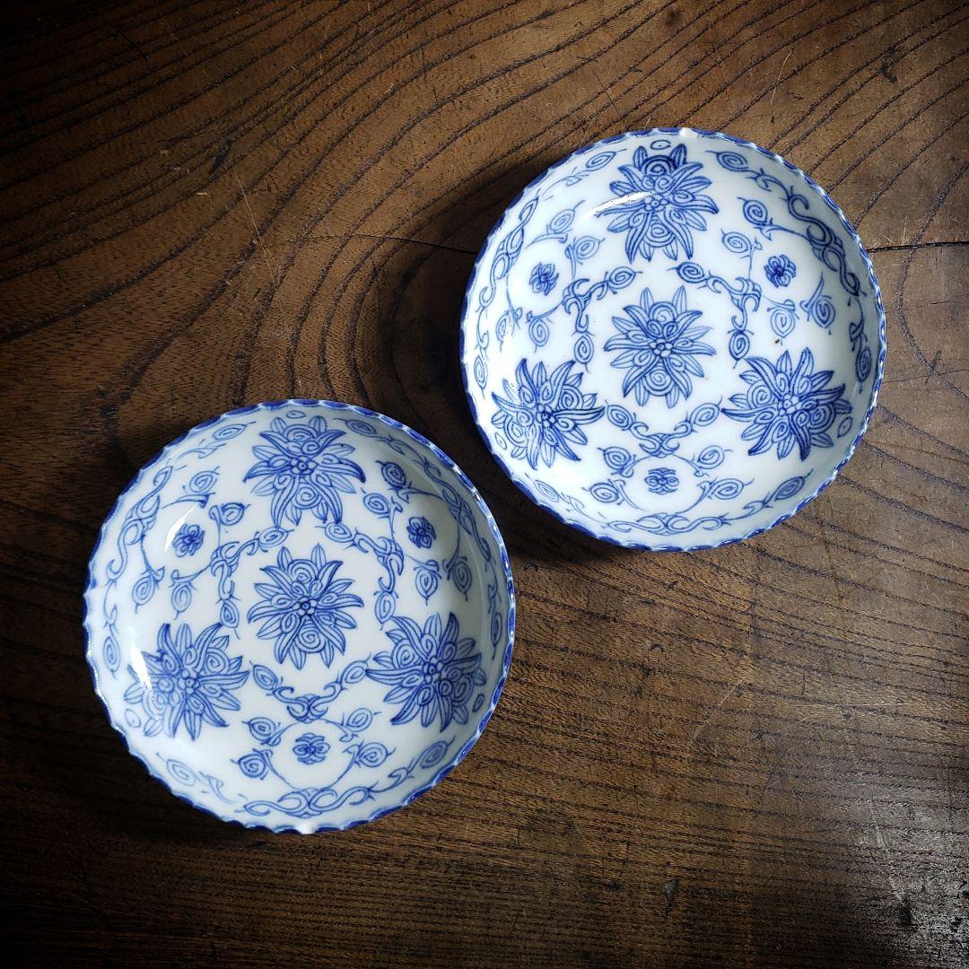 染付　小皿　2枚　古伊万里　青花　花唐草　清朝　中国　写し訳あり　縁欠け