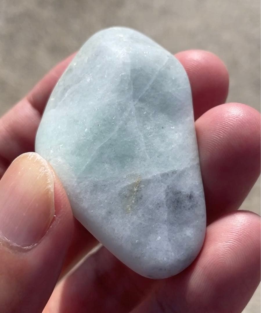 糸魚川翡翠 ヒスイ 69g 薄い緑×黒×白