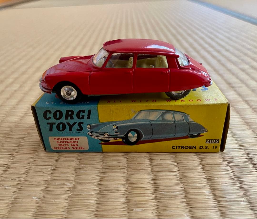 コーギー　シトロエン　Corgi Toys Citroen D.S. 19