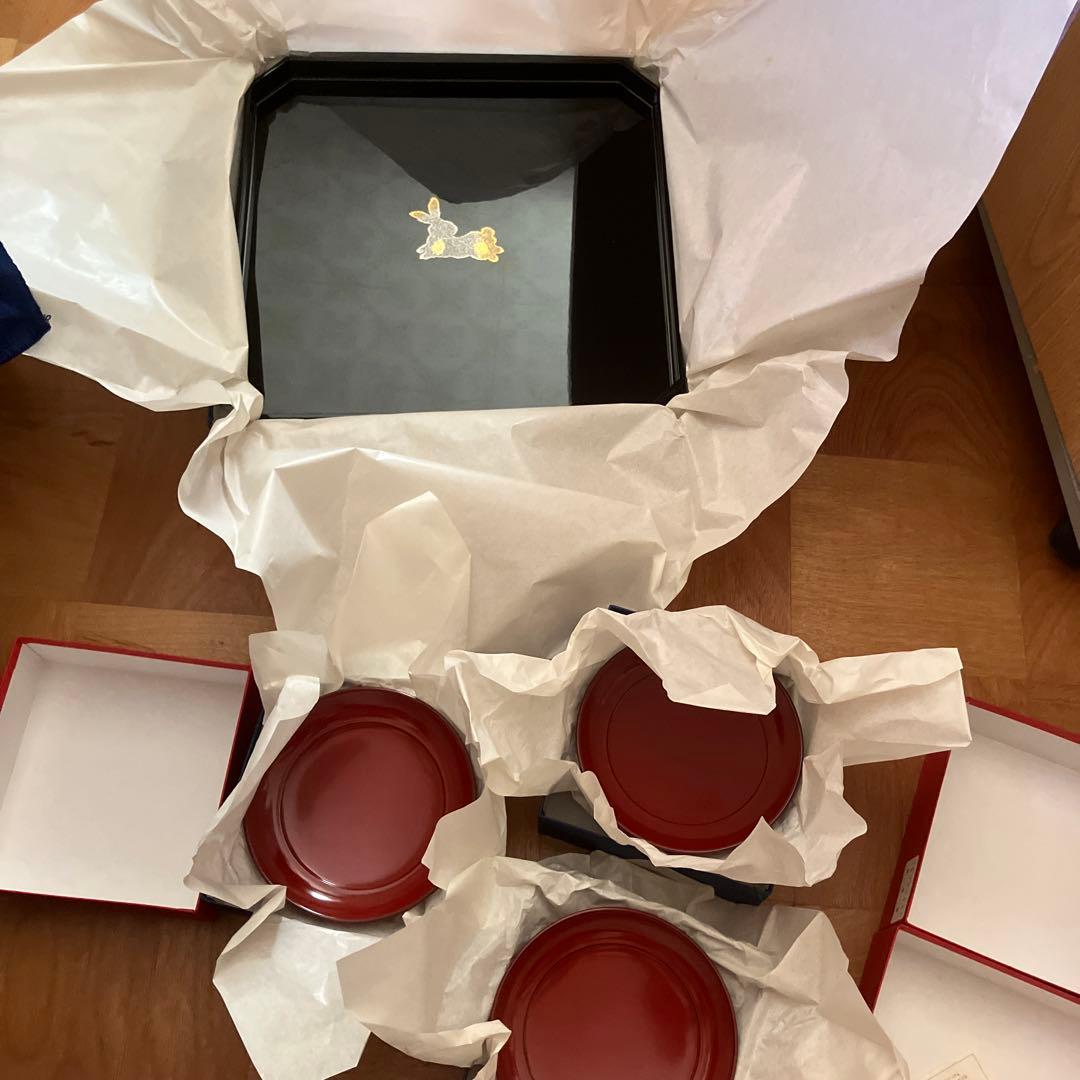 漆器 ウサギの絵柄 四角いトレーとプレートセット