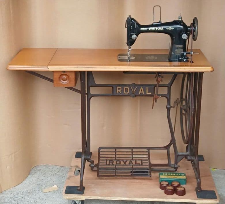 【 】ロイヤル足踏みミシン 　ヴィンテージTA-1