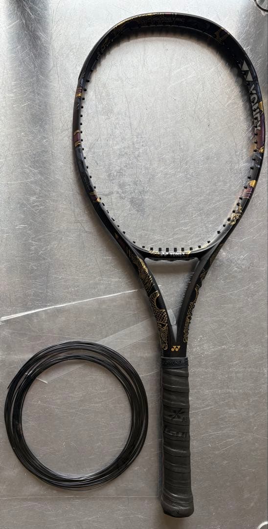 EZONE 100大坂なおみモデルグリップ2&Babolatのストリングス付き