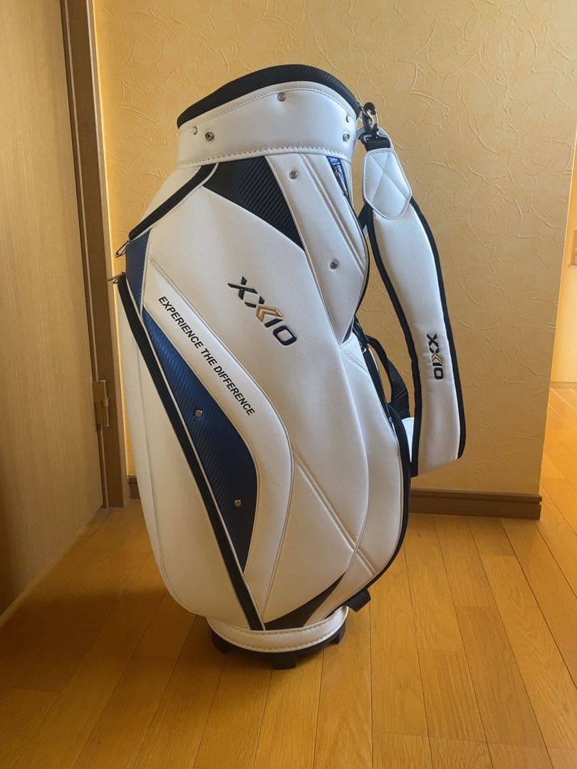 XXIO キャディバッグ ホワイト/ネイビー