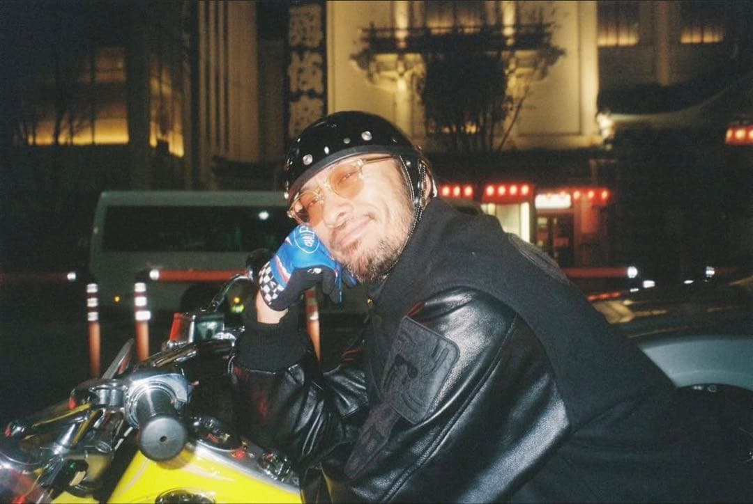 長瀬智也着用CHALLENGER 青 チェック柄 グローブ