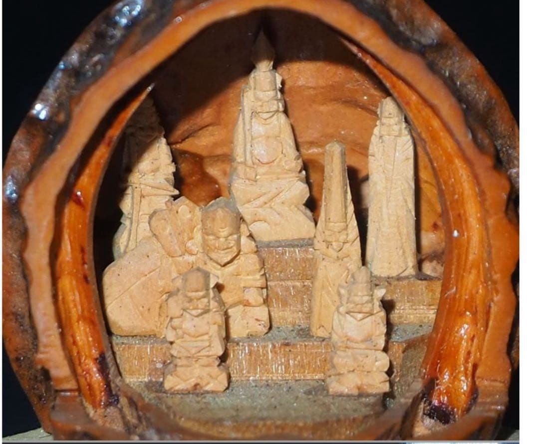 送料無料　440年続く 会津柳津 微細彫刻　金坂富仙作　胡桃の中に七福神