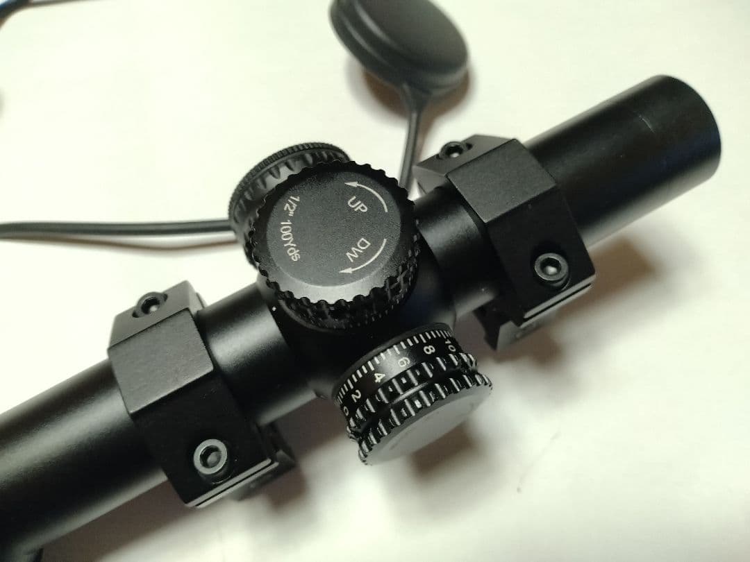 Victoptics ZOD 1-4×20 IR ショート ライフルスコープ